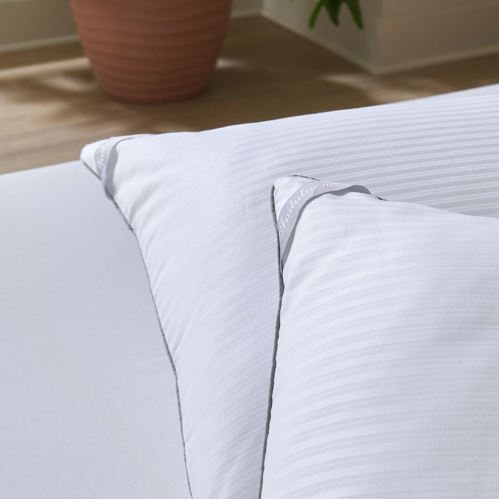 Orthopedic Support Down Alternative Bed Pillow, Standard/Queen - Ergonomic Memory Foam Pillow for Neck Pain Support Detail
