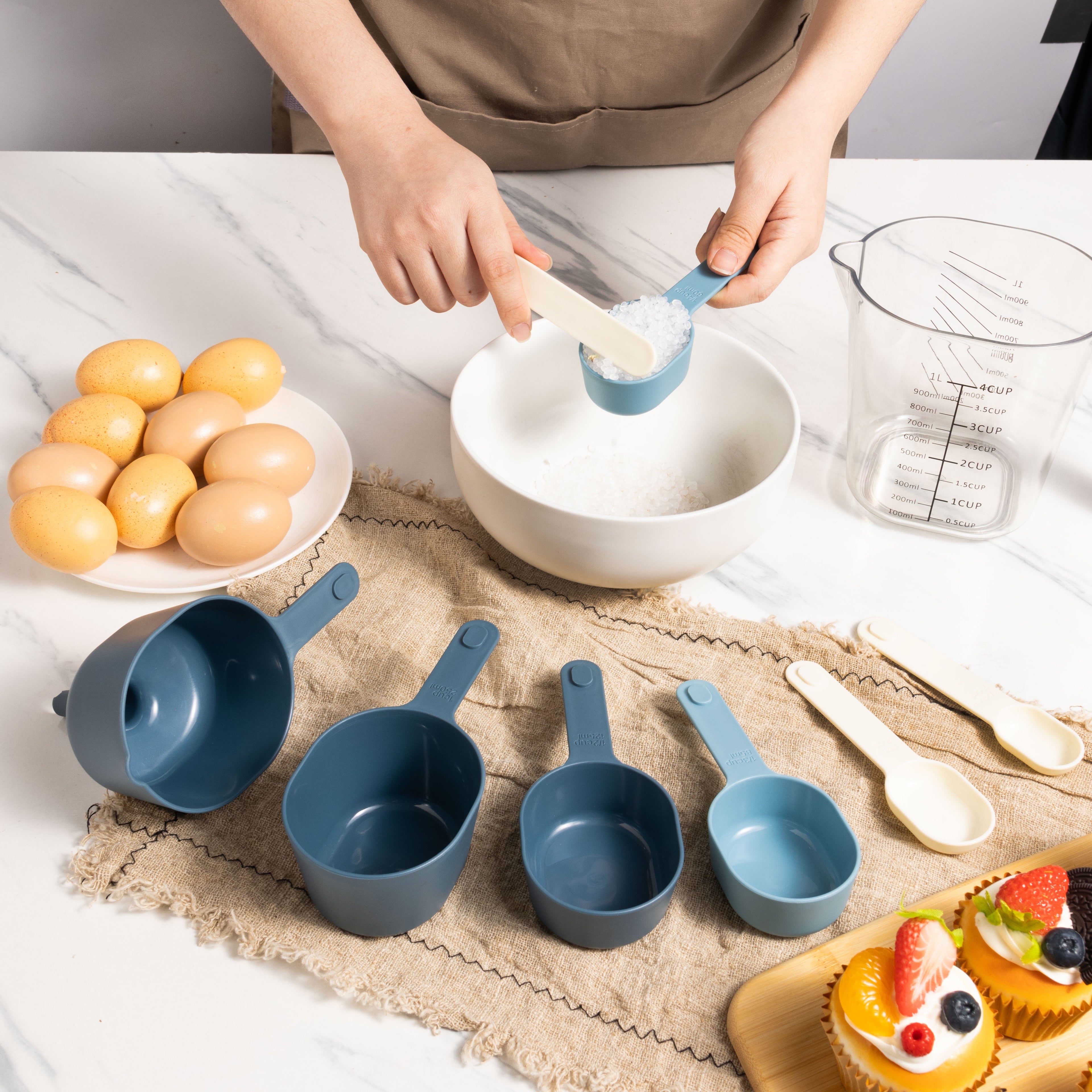 Premium Kitchen 9-Piece Stackable Measuring Set Kitchen Tools for Cooking, 7.48" L, Blue - Premium Stainless Steel Garlic Presser & Peeler Detail