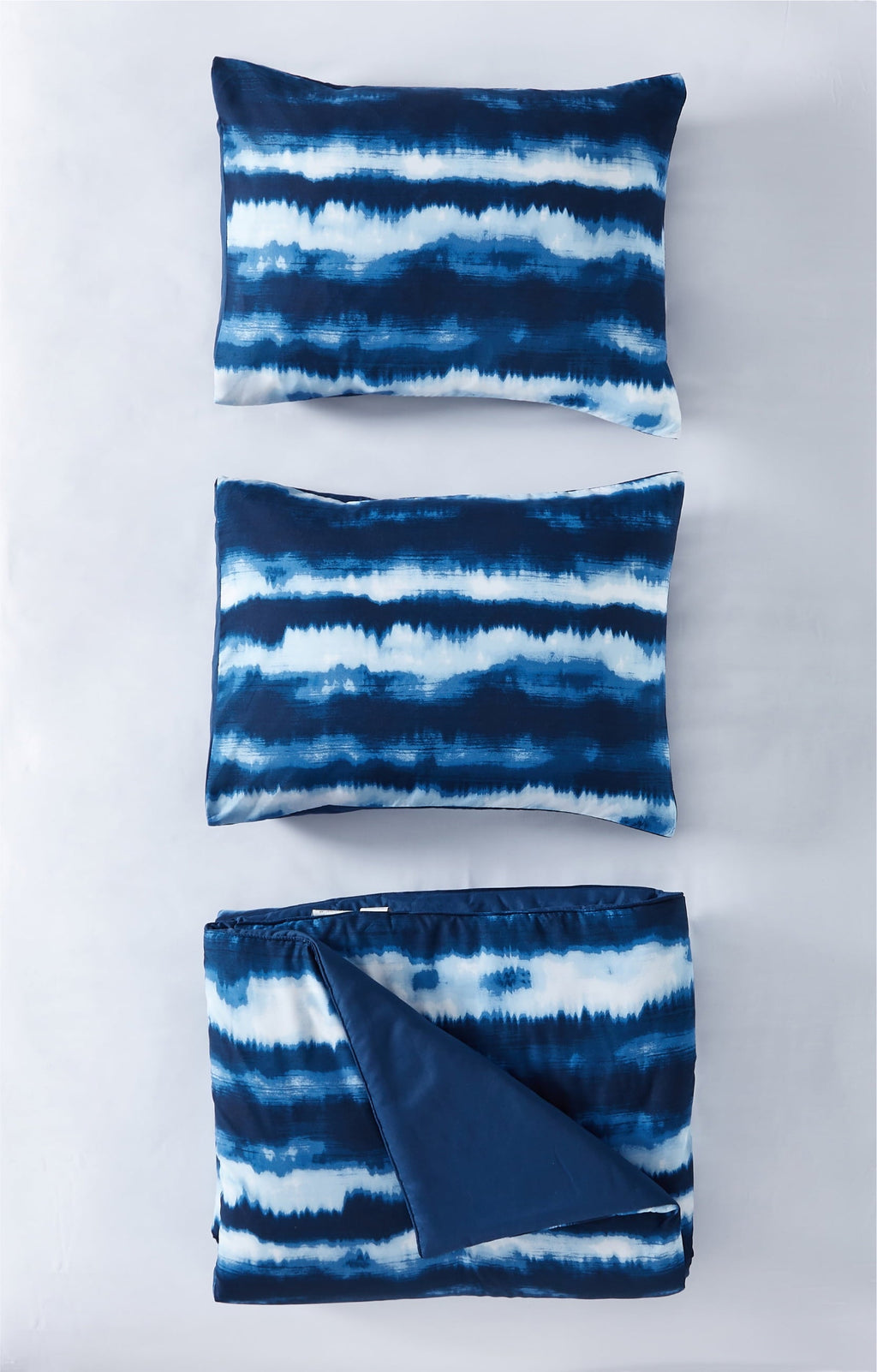 All-Season Tie Dye Navy 3 Piece Comforter Set, Full - All-Season Down Alternative Comforter Insert Detail