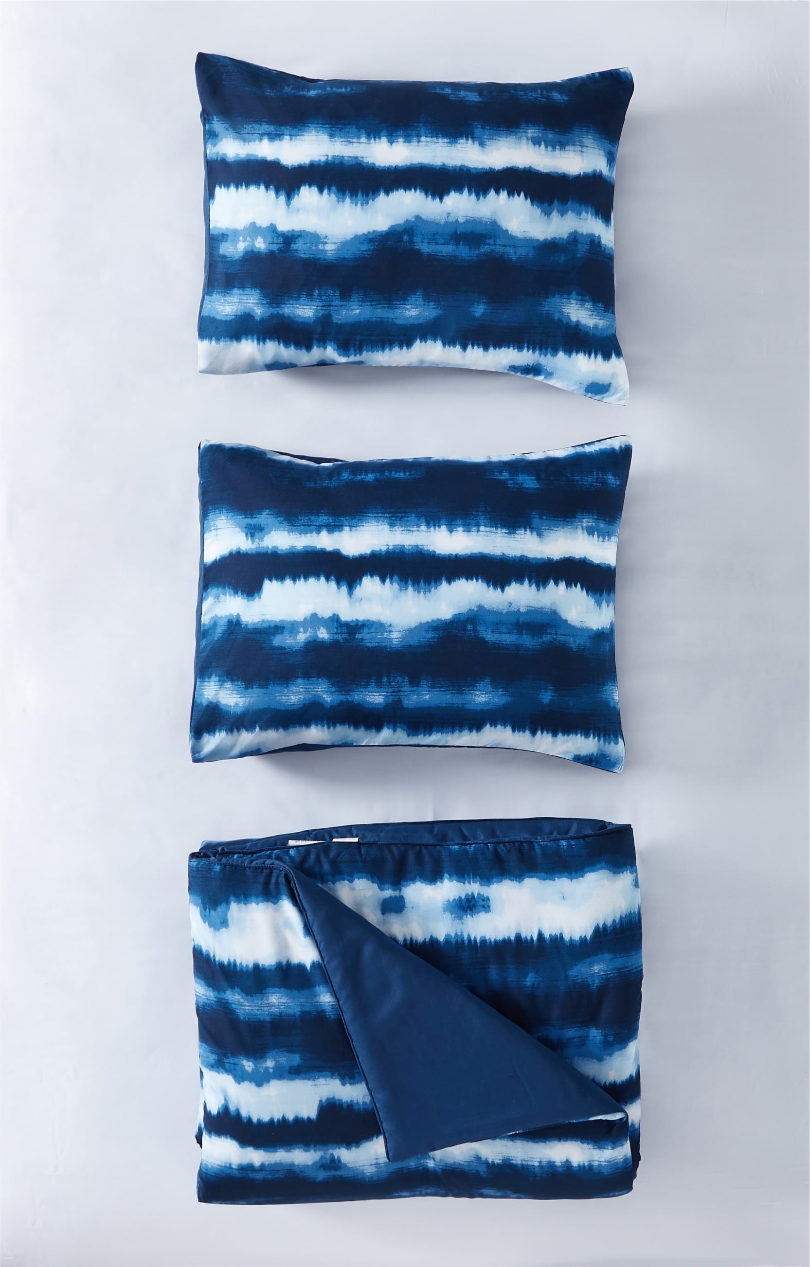 All-Season Tie Dye Navy 3 Piece Comforter Set, Full - All-Season Down Alternative Comforter Insert Detail