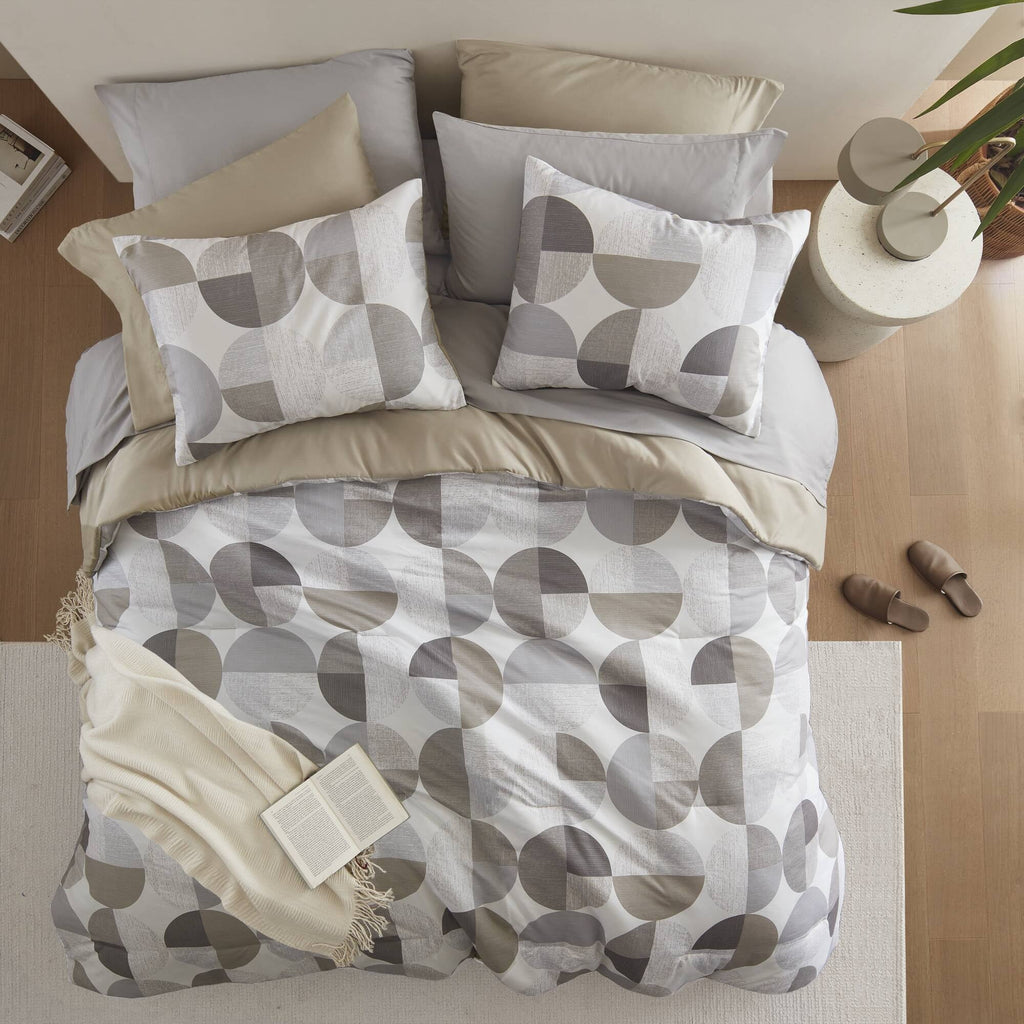 Heavyweight Warmth Full/Queen Size Comforter Set, Tan/Gray Bedding Set for All Seasons, 3-Piece Round Geometric Print Bedding Comforter Set - All-Season Down Alternative Comforter Insert Detail