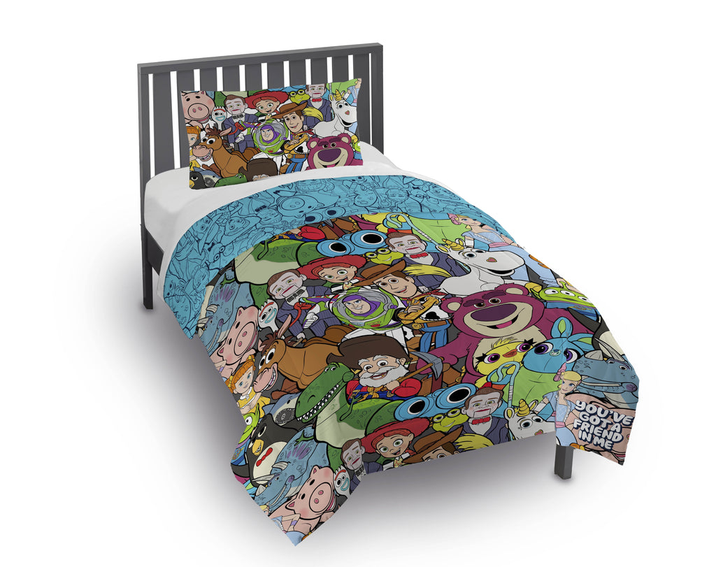 Hypoallergenic Cloud You've Got a Friend Reversible Comforter and Pillowcase Set, Twin/Full, Kids Bedding - All-Season Down Alternative Comforter Insert Detail