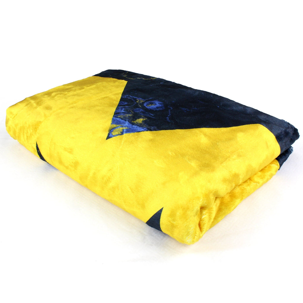 Super Soft Flannel Michigan Wolverines Sublimated Soft Throw Blanket, 42" x 60" - Cozy Fleece Throw Blanket for Couch & Bed Detail