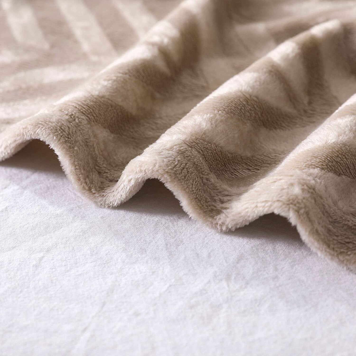 Cozy Fleece Soft Flannel Fleece Lightweight 50"x60" Throw Blanket, Brushed Chevron Design Fluffy Plush Cozy Blanket for All Seaso... - Lightweight Plush Warm Blanket for All Seasons Detail