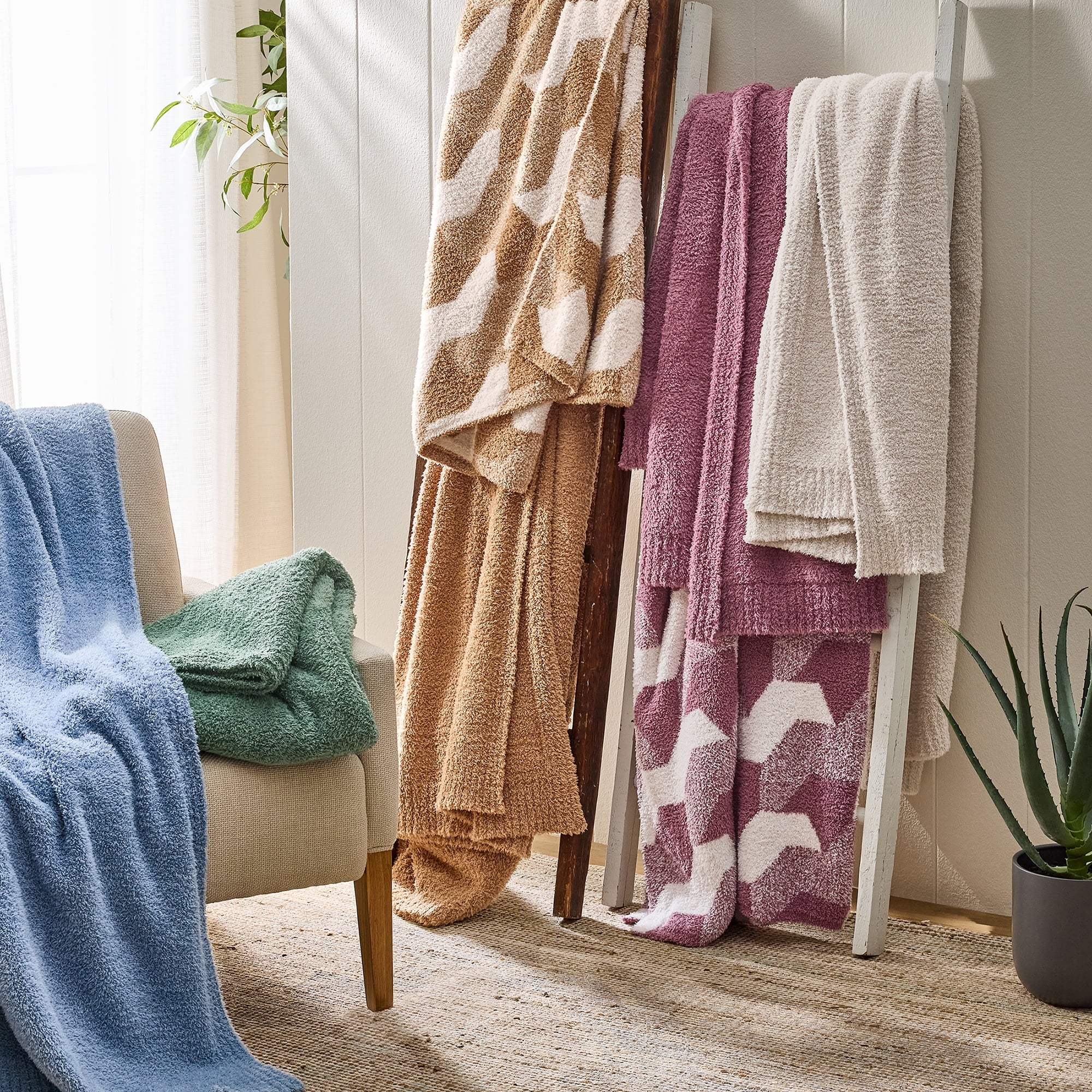 Cozy Fleece Cozy Knit Throw, Dark Caramel, 50x72" - Cozy Fleece Throw Blanket for Couch & Bed Detail