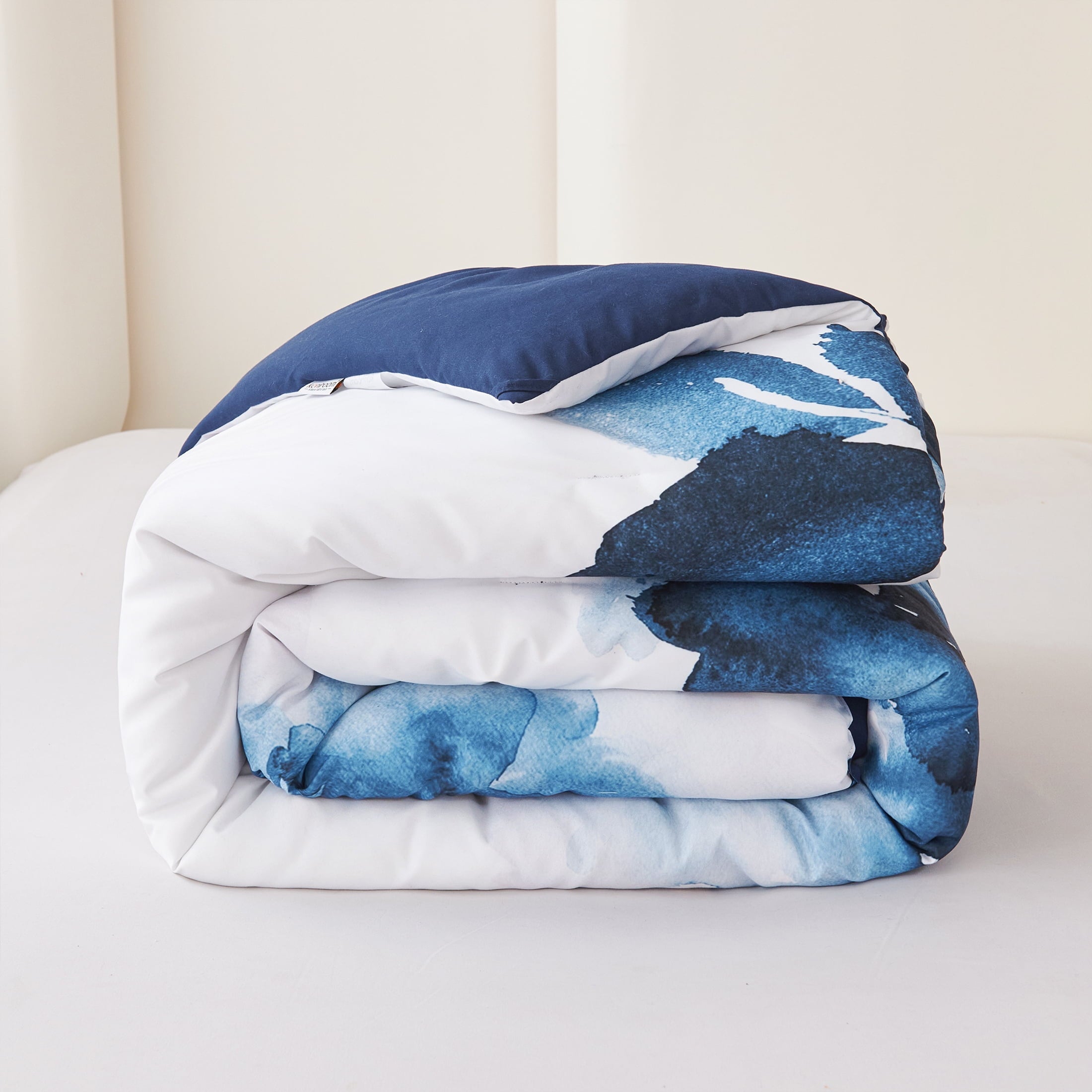 Luxurious Quilted 3 Pieces Blue and White Floral Comforter Set King Size, Flower Bedding with Watercolor Flowers Pattern for Women, Rev... - Cloud-Like Soft Lightweight Bed Comforter Detail