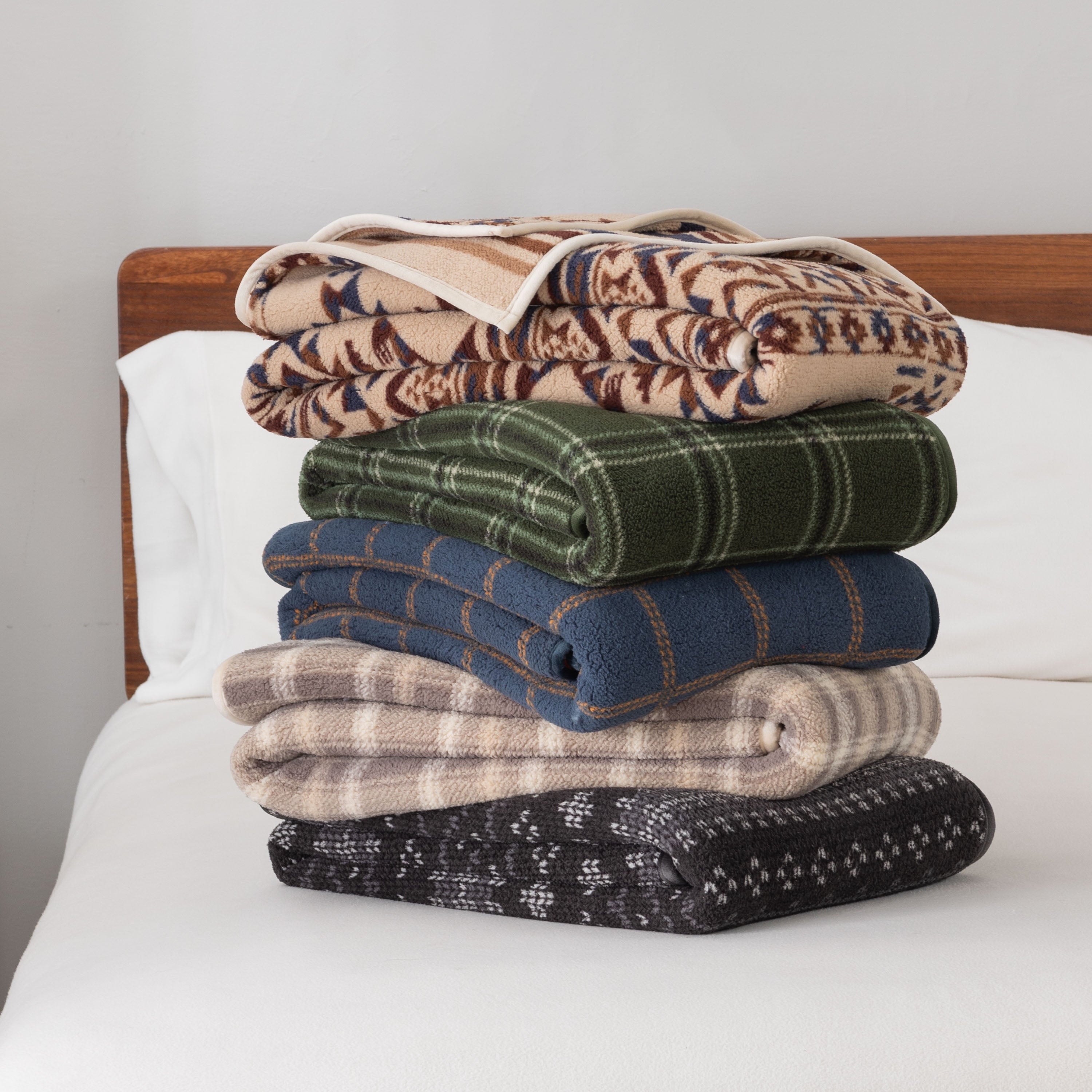 Decorative Knitted Berkshire Life Reversible Printed Hampshire Soft Throw Blanket, Glacier Fair Isle - Super Soft Reversible Sherpa Flannel Blanket Detail