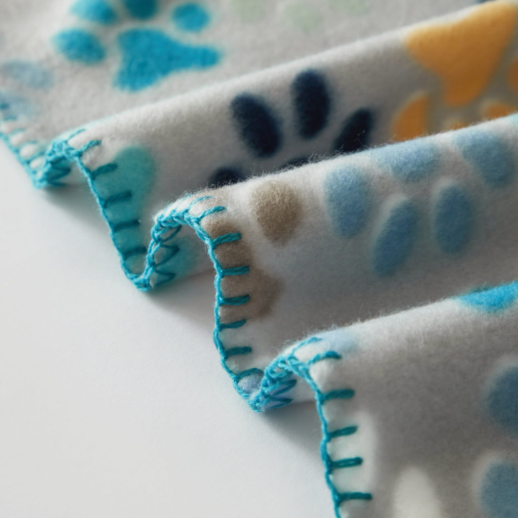 Cozy Fleece (9 pack) Cozy Fleece Throw Blanket, Gray Paw 50" x 60", All Ages - Lightweight Plush Warm Blanket for All Seasons Detail