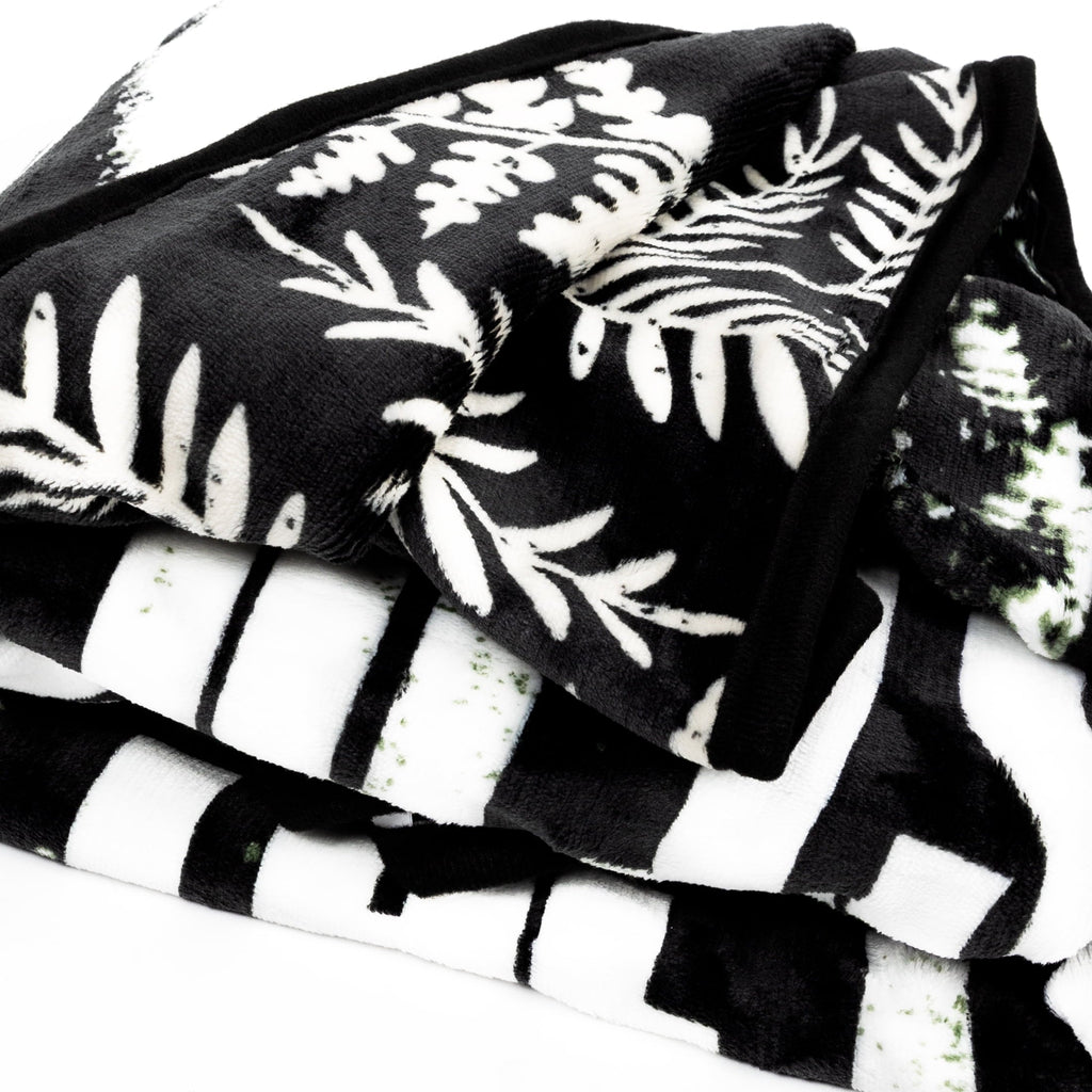 Super Soft Flannel Black and White Polyester Throw Blanket, 50" X 60" - Super Soft Reversible Sherpa Flannel Blanket Detail