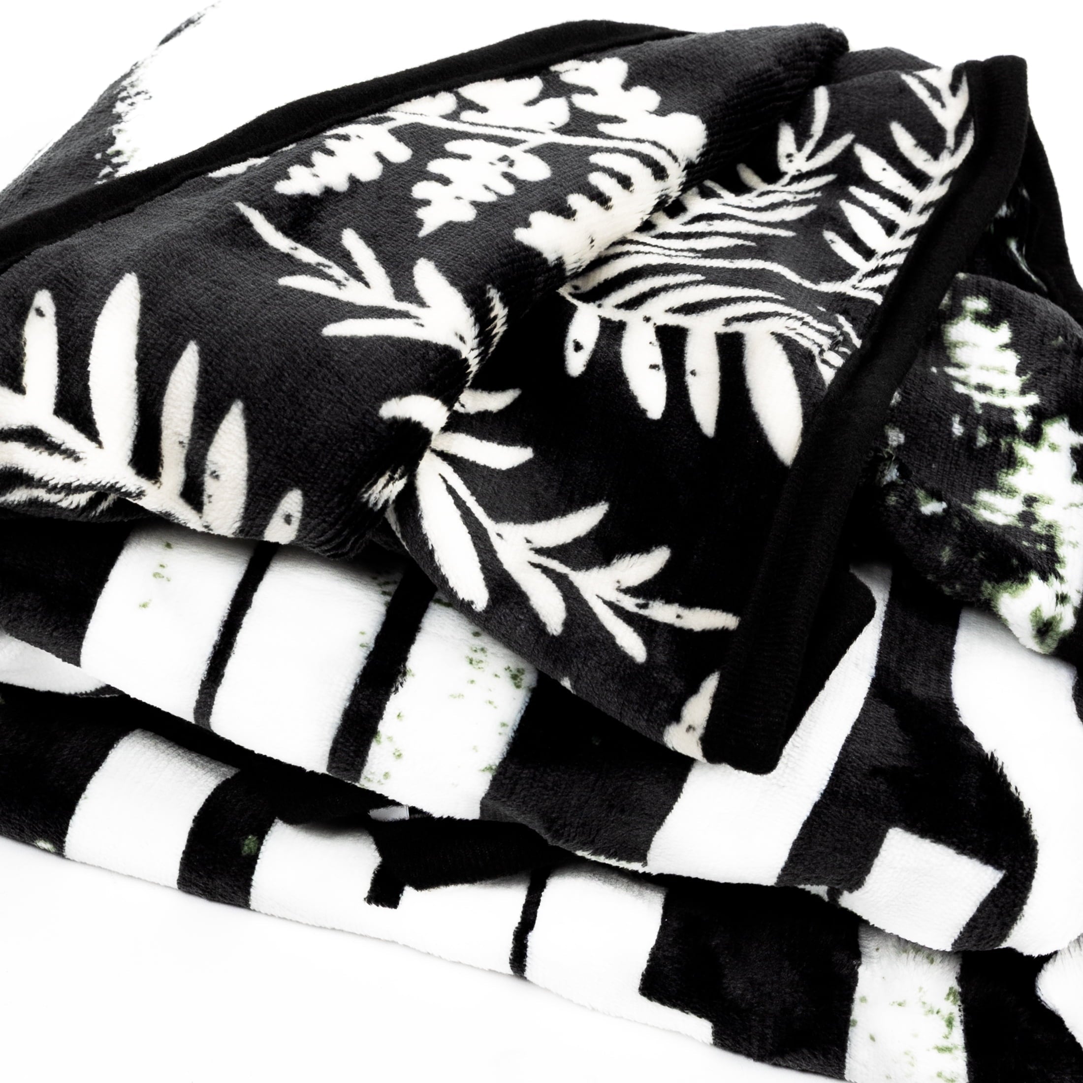 Super Soft Flannel Black and White Polyester Throw Blanket, 50" X 60" - Super Soft Reversible Sherpa Flannel Blanket Detail