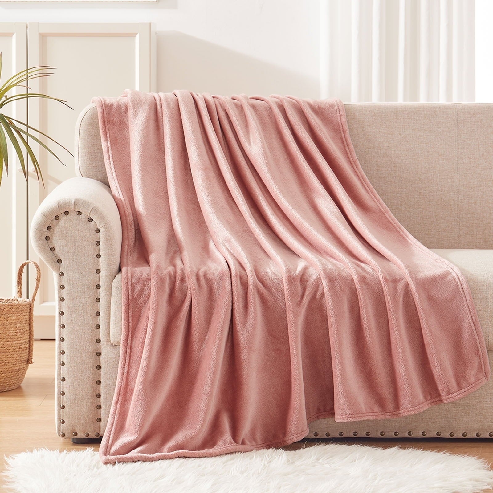 Cozy Fleece Fleece Throw Blanket for Couch, Sofa, Super Soft and Warm Blankets, Pink Throw All Season Use, Cozy, Plush, Lightweig... - Super Soft Reversible Sherpa Flannel Blanket Detail