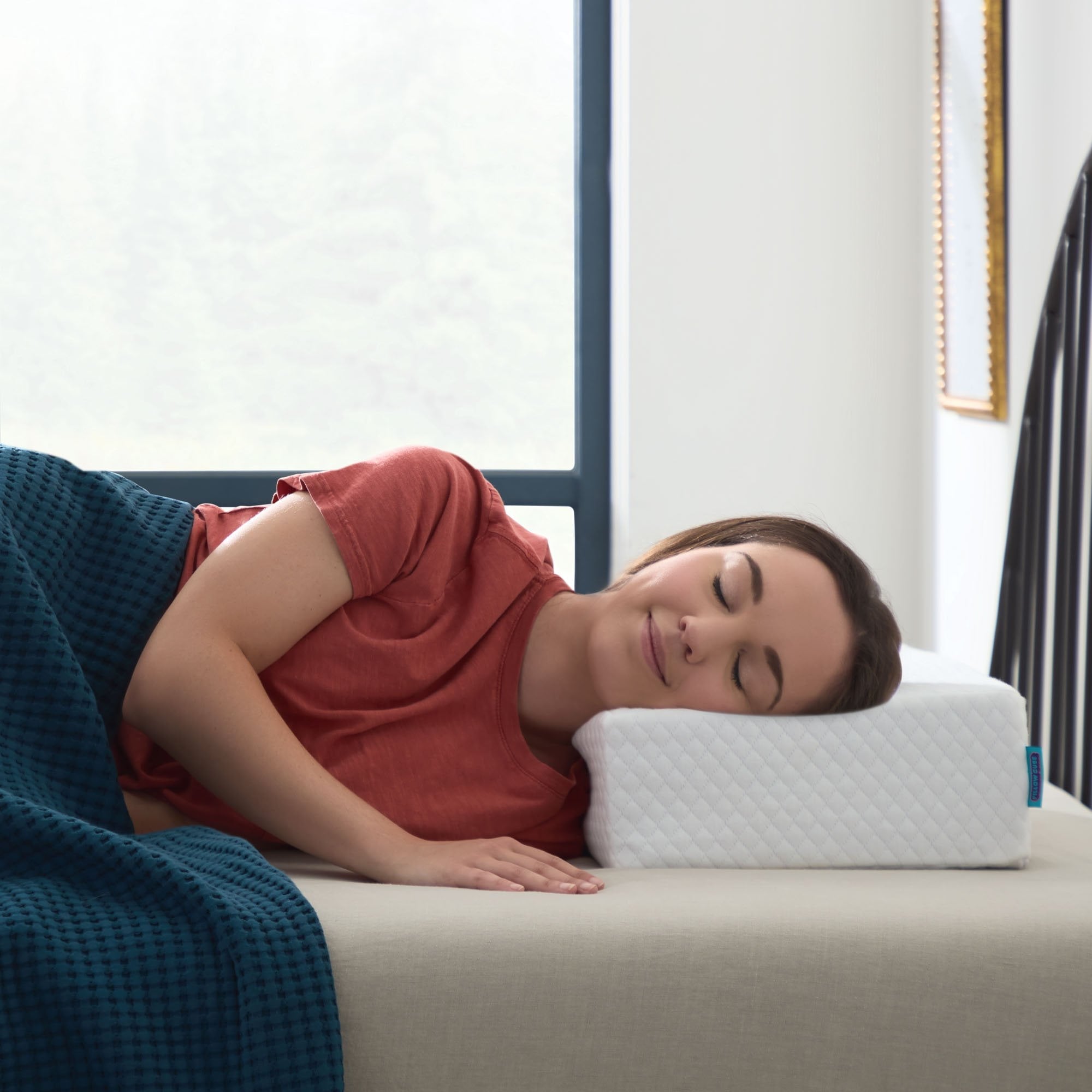 Decorative Plump Standard Pillow for Side Sleepers, Cooling Technology and Removable Cover - Hotel Quality Plush Sleeping Pillows Detail