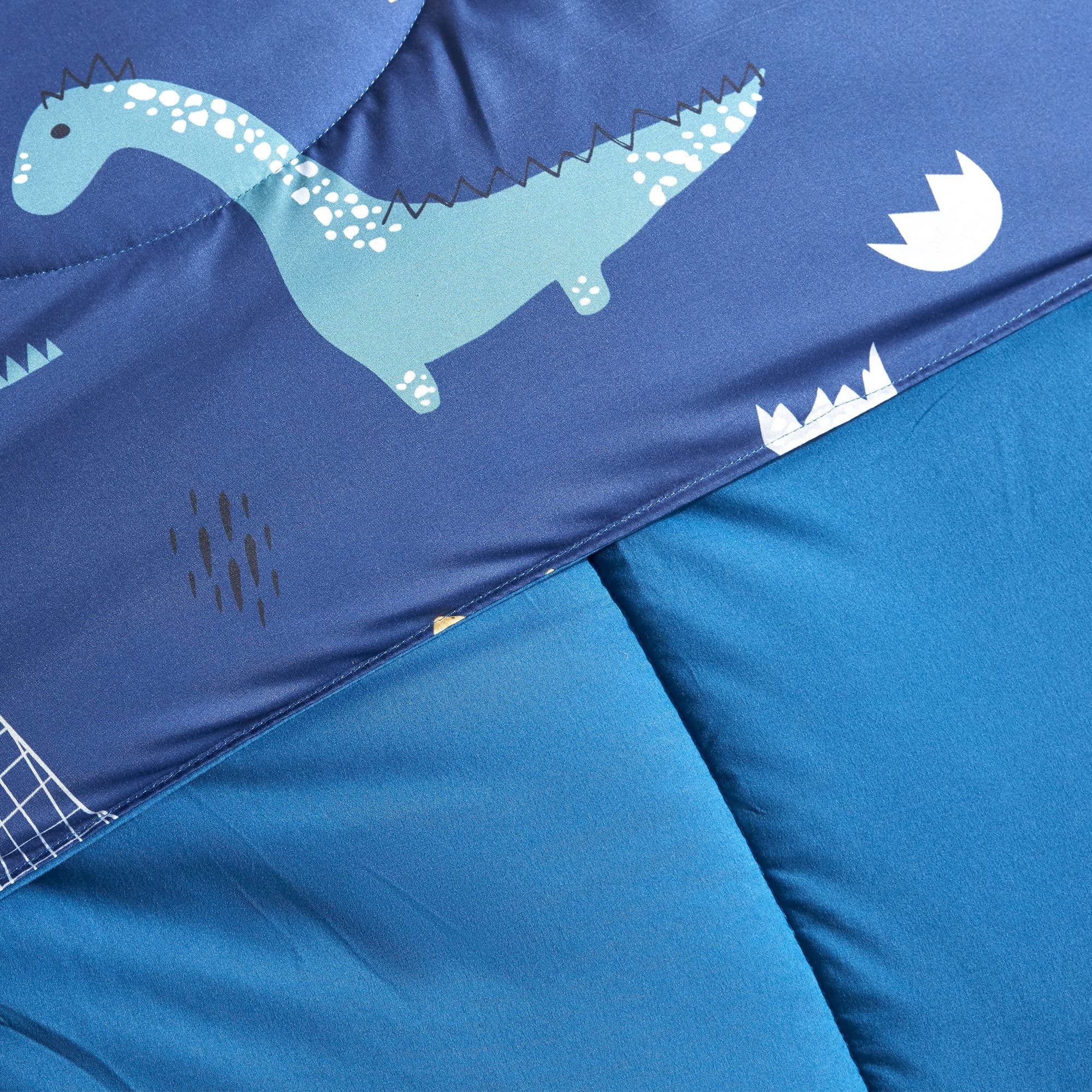 Fluffy Down Alternative Kids Bedding Comforter Set Twin/Twin Xl Size - Super Soft & Cute Printed 2-Piece Comforter Set All Seasons for Boys, ... - Cloud-Like Soft Lightweight Bed Comforter Detail