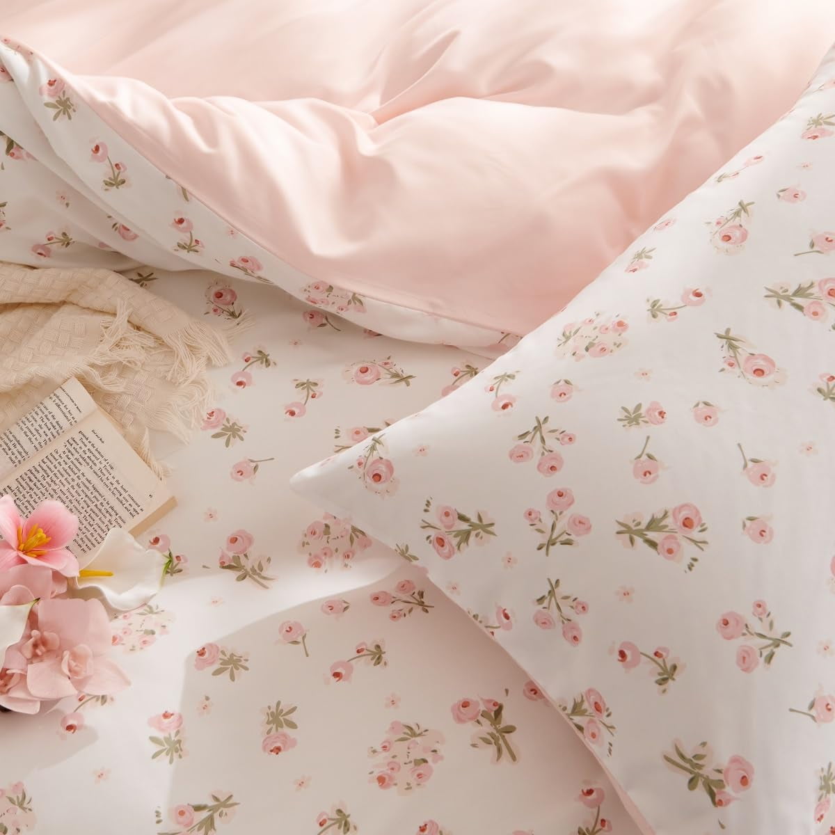 Fluffy Down Alternative Pink loyalty Floral Comforter Queen Sets, 3 Pieces Chic Botanical Pink White Floral Reversible Comforter for All Season - Luxurious Quilted Duvet Cover Set Detail