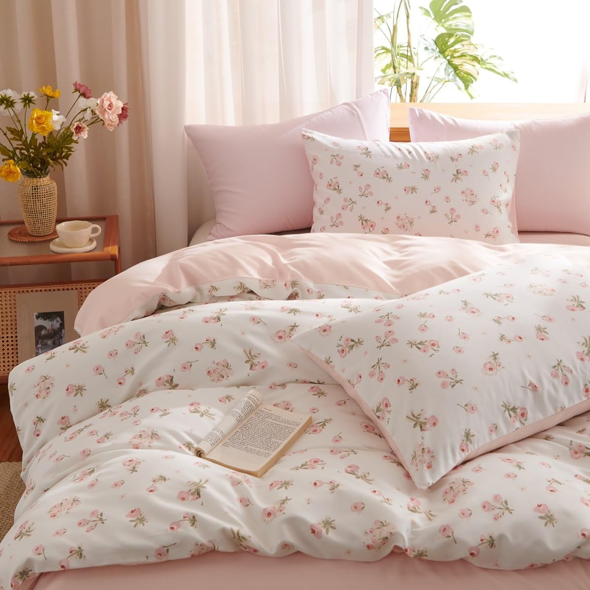 Fluffy Down Alternative Pink loyalty Floral Comforter Queen Sets, 3 Pieces Chic Botanical Pink White Floral Reversible Comforter for All Season - Luxurious Quilted Duvet Cover Set Detail