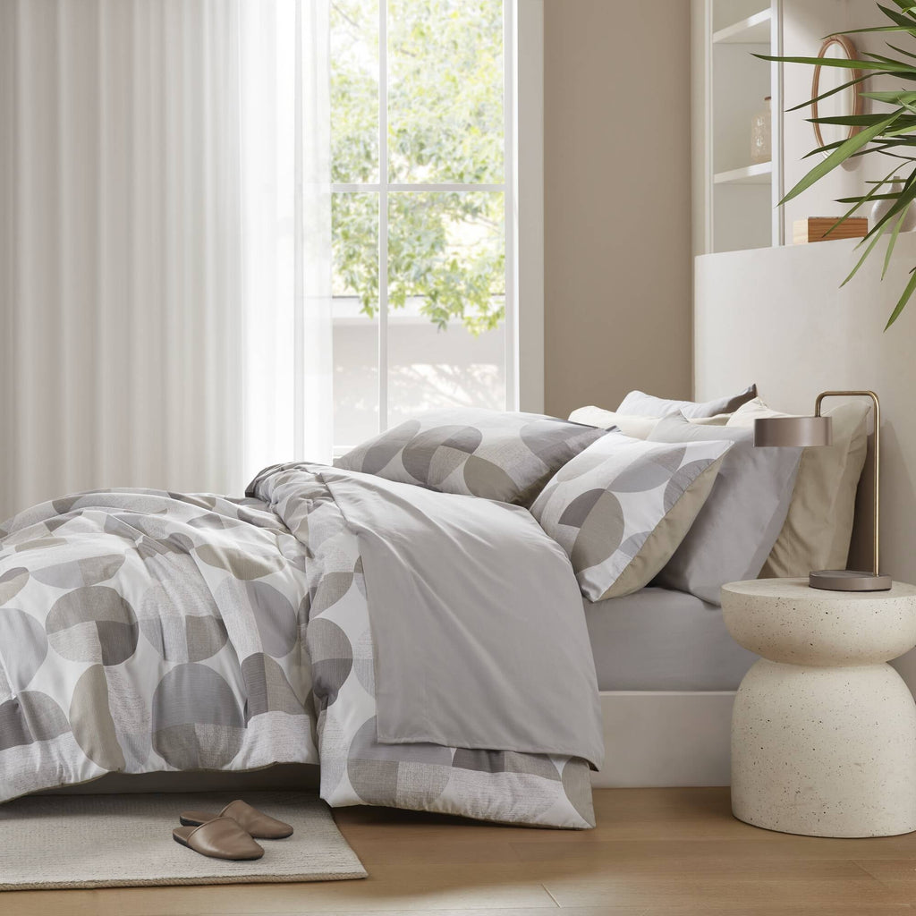 Heavyweight Warmth Full/Queen Size Comforter Set, Tan/Gray Bedding Set for All Seasons, 3-Piece Round Geometric Print Bedding Comforter Set - All-Season Down Alternative Comforter Insert Detail