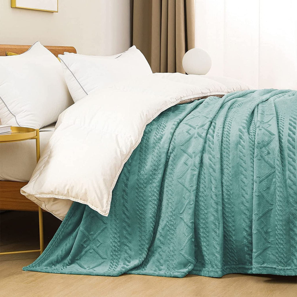 Lightweight Warm Queen Size Soft Bed Blanket, Warm Fuzzy Luxury Bed Blankets, Decorative Geometry Pattern Plush Throw Blanket for Bed,... - Cozy Fleece Throw Blanket for Couch & Bed Detail