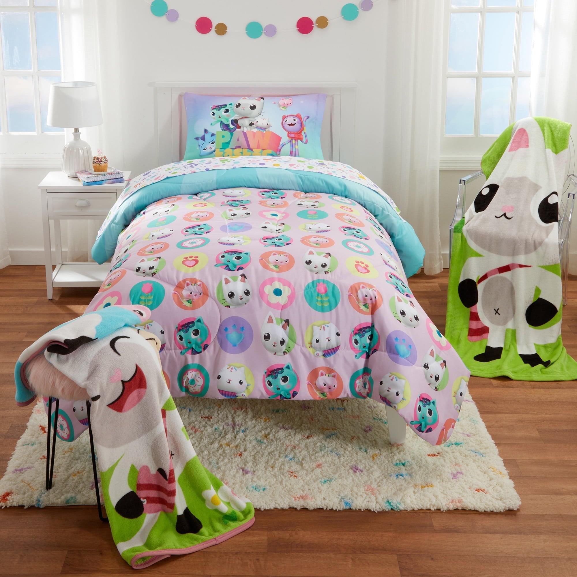 Fluffy Down Alternative Gabby's Dollhouse Kids Comforter and Pillowcase, 2-Piece Set, Twin/Full, Reversible - Luxurious Quilted Duvet Cover Set Detail