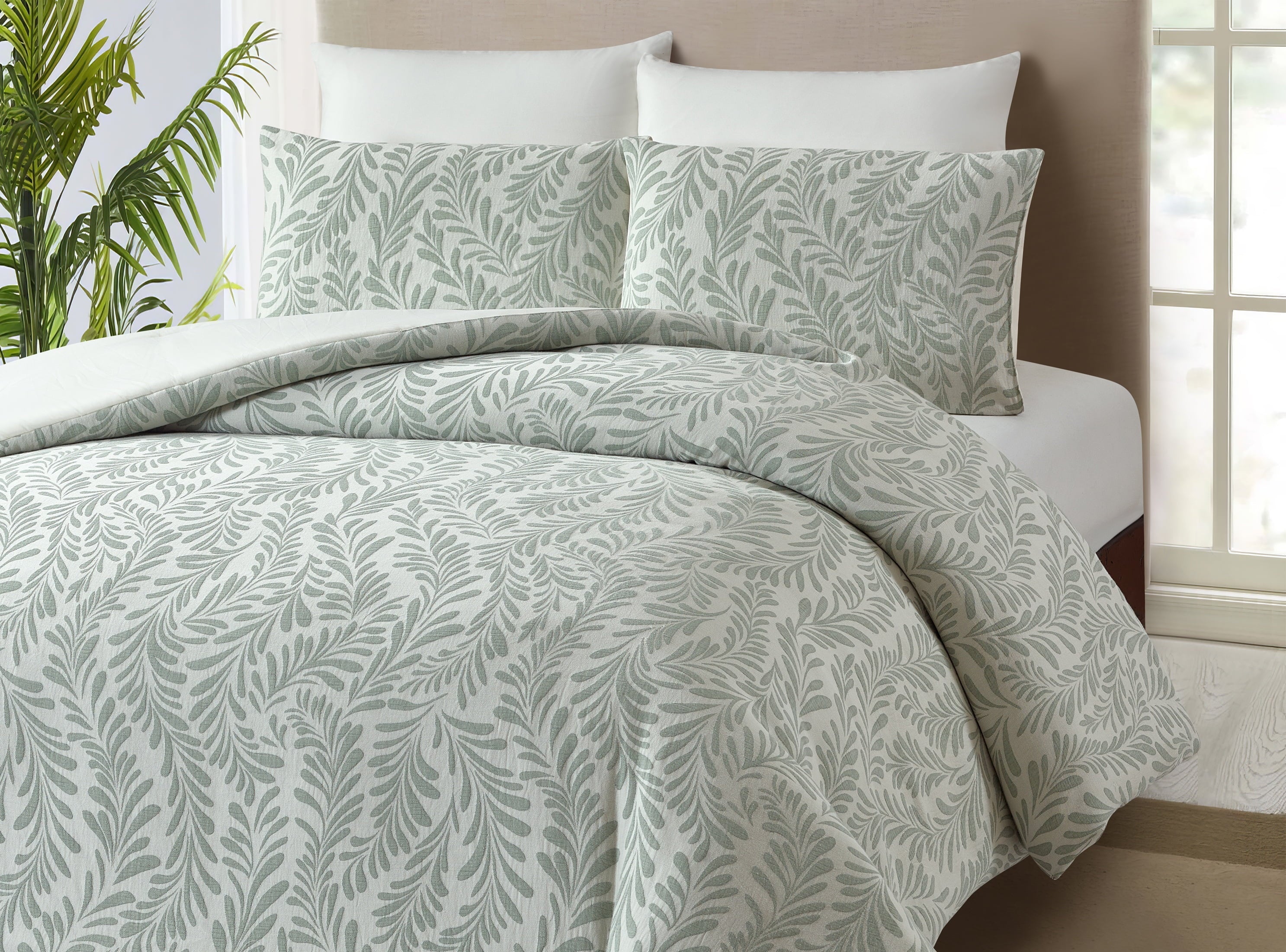 Luxurious Quilted Botanical 3-Piece Comforter Set, Green, Full Queen, All Ages - All-Season Down Alternative Comforter Insert Detail