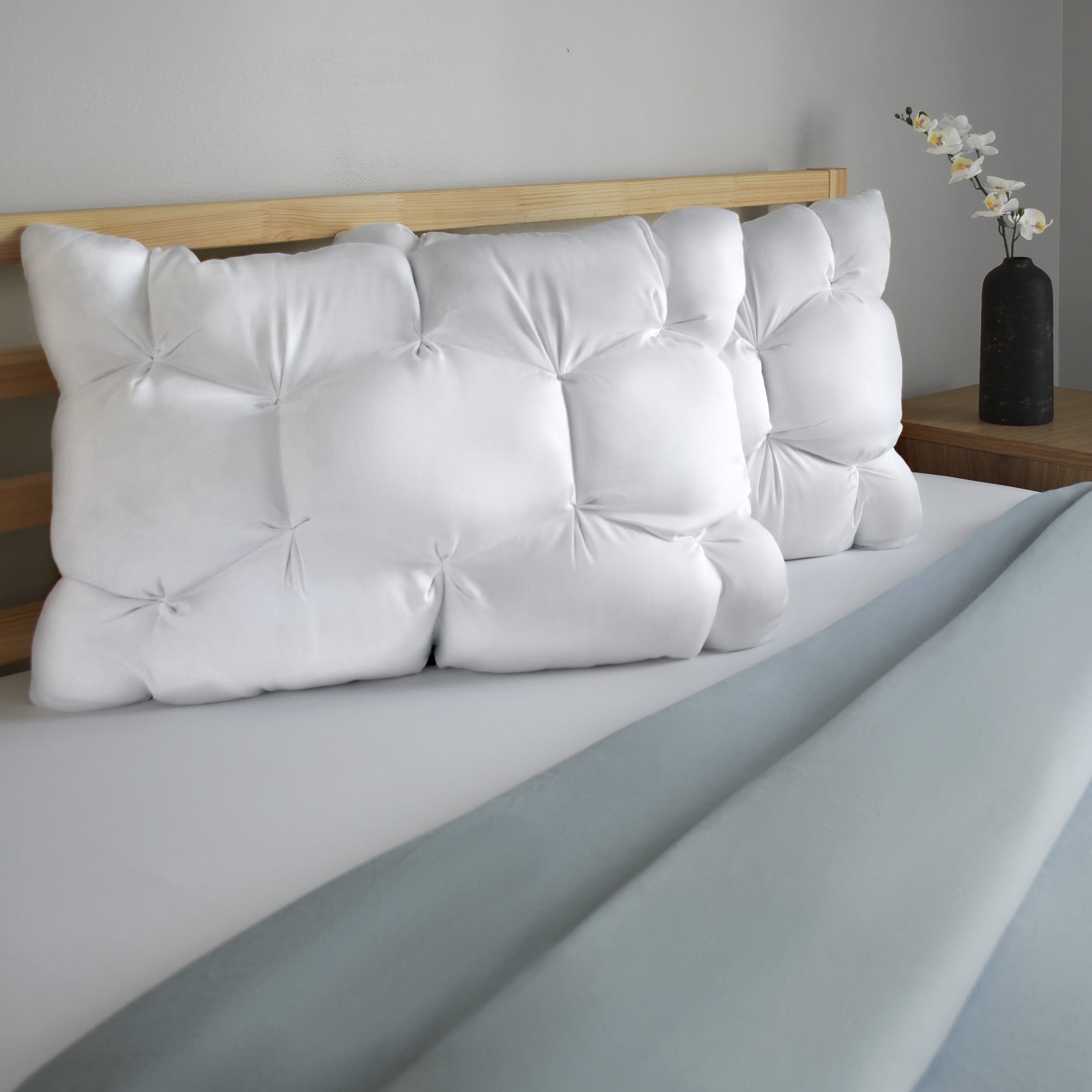 Orthopedic Support Down Alternative Cloud Luxe Bed Pillows, Standard/Queen - Adaptive Huggable Core (2 Pack) - Hotel Quality Plush Sleeping Pillows Detail