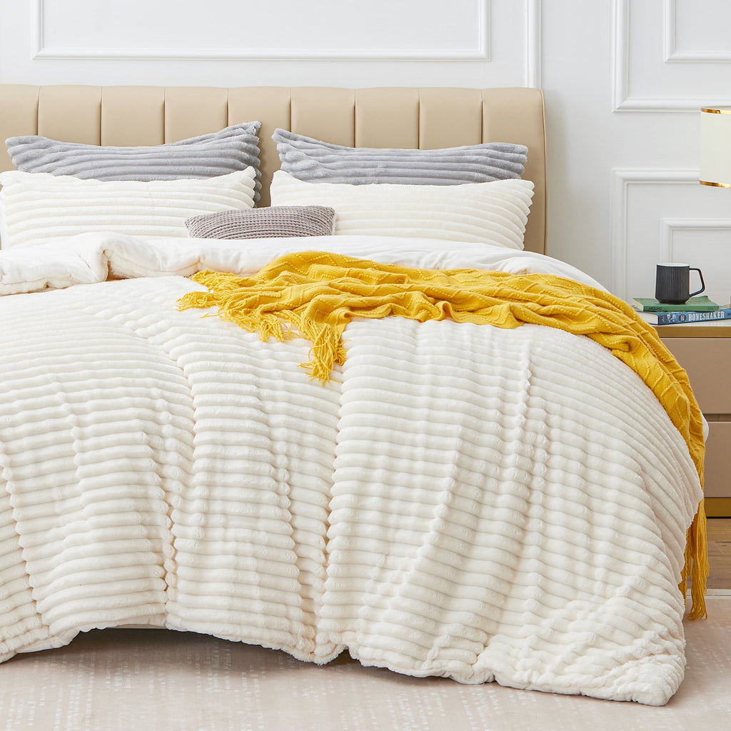 All-Season Fleece Queen Comforter Set -Super Soft & Warm Fluffy White Bedding, Luxury Fuzzy Heavy Bed Set for Winter with 2 Pill... - Luxurious Quilted Duvet Cover Set Detail