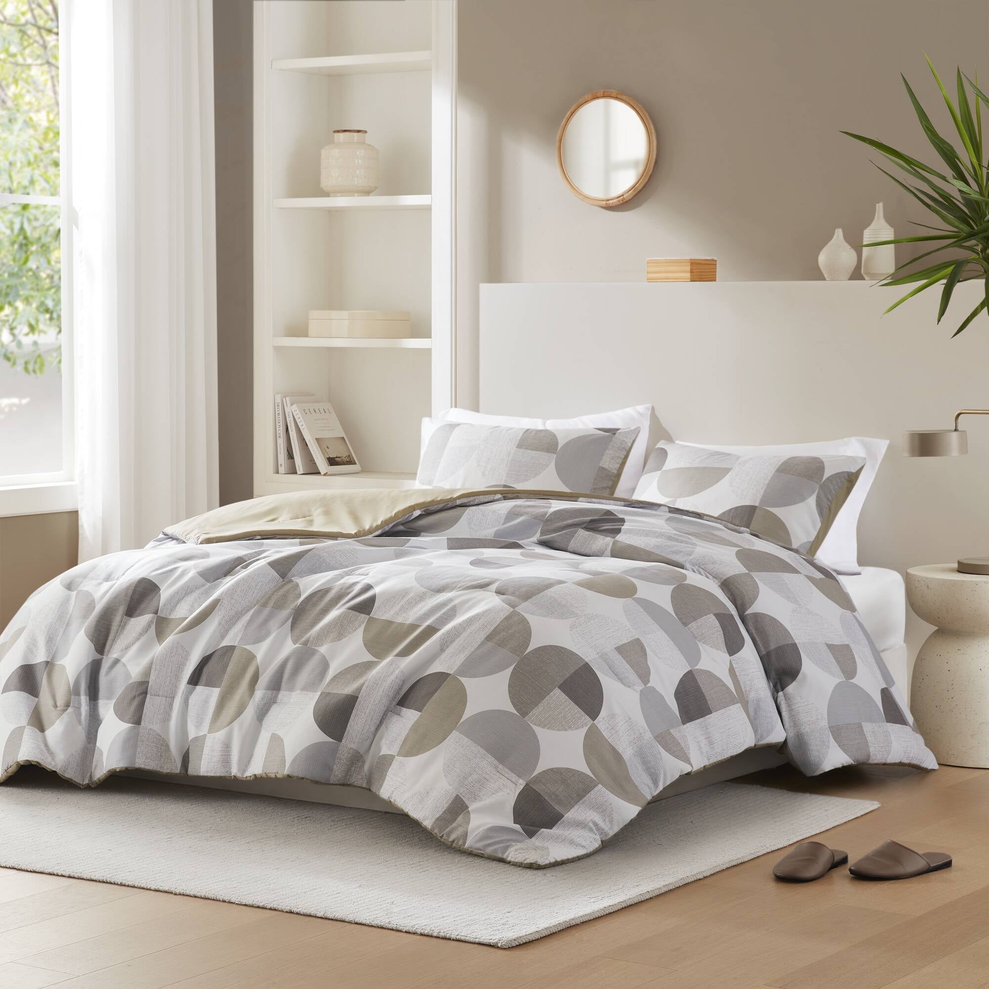 Heavyweight Warmth Full/Queen Size Comforter Set, Tan/Gray Bedding Set for All Seasons, 3-Piece Round Geometric Print Bedding Comforter Set - All-Season Down Alternative Comforter Insert Detail