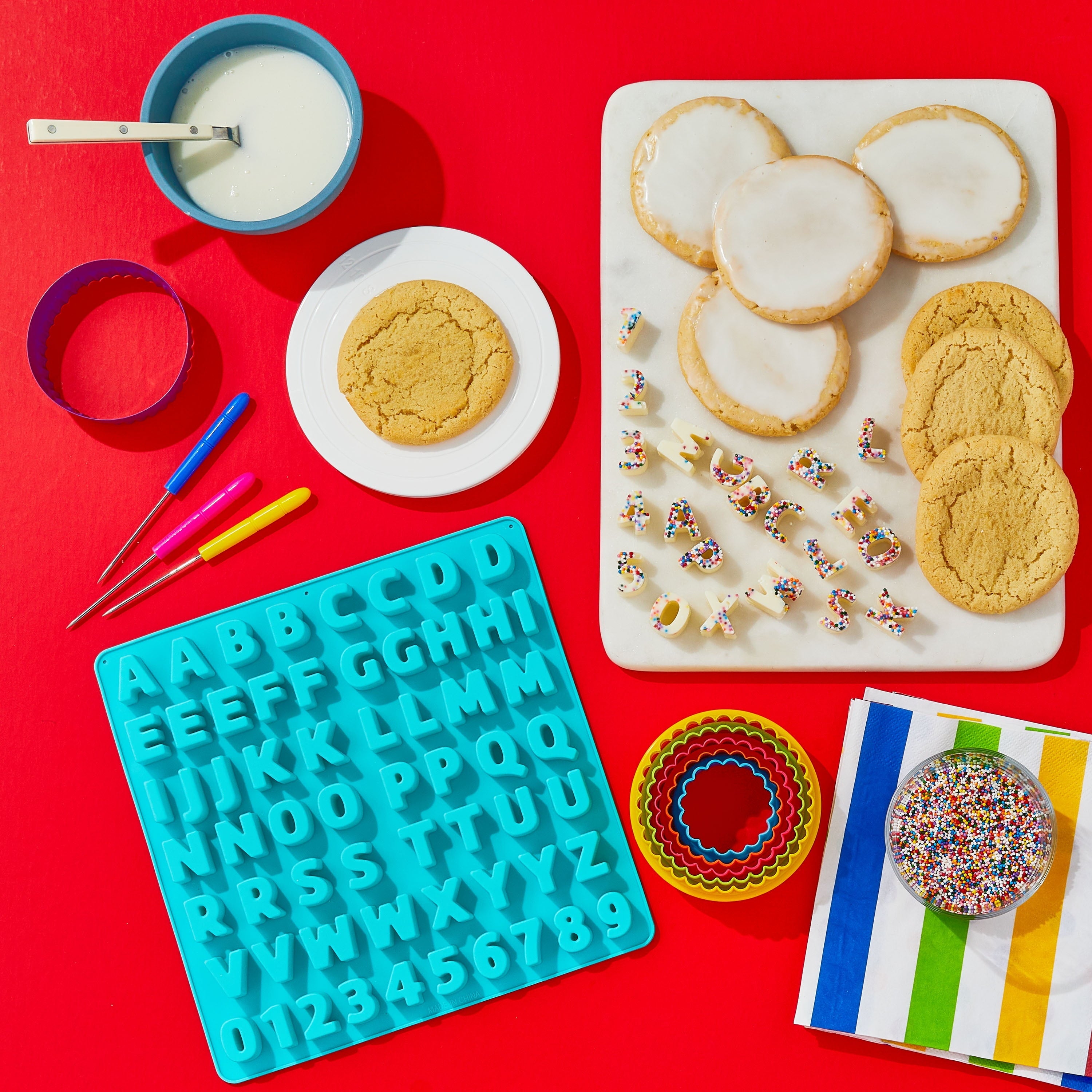 Multi-Functional Round Double-Sided Plastic Cookie Cutter Set, 5 Pieces - Innovative Kitchen Helper for Modern Cooking Detail